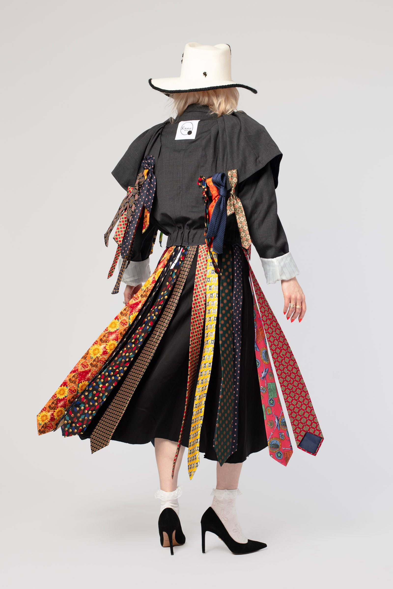 Skirt Ribbon & Run 001